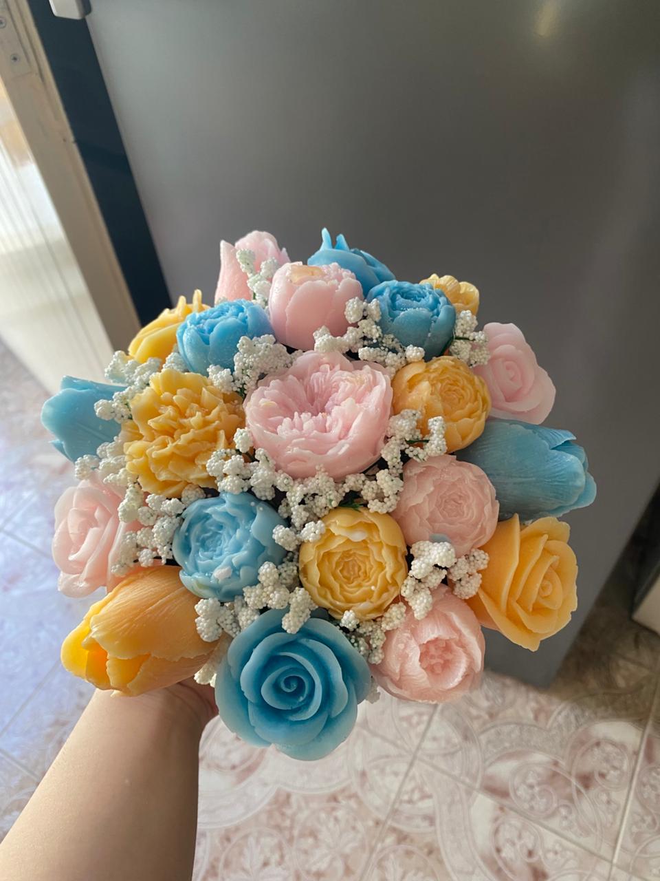 قوار من الشمع المعطر الفواح