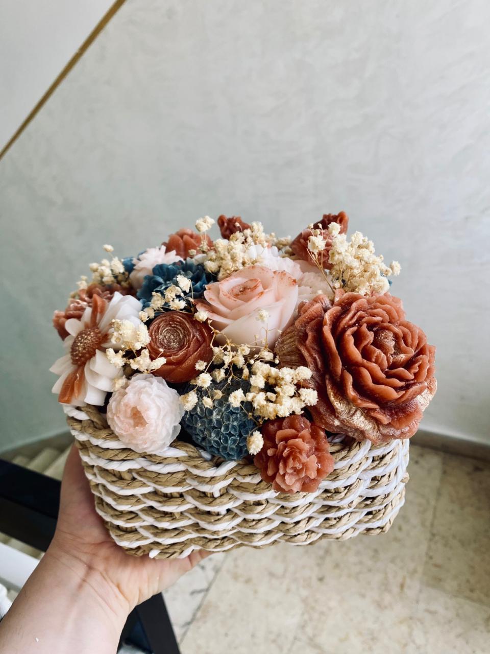 سلة من الشمع الفواح المعطر