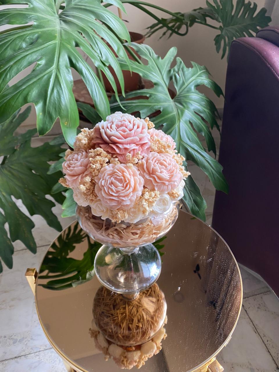 قوار من الشمع الفواح المعطر